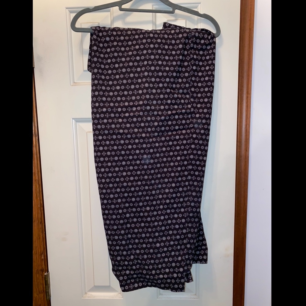 Black Avenue Capris